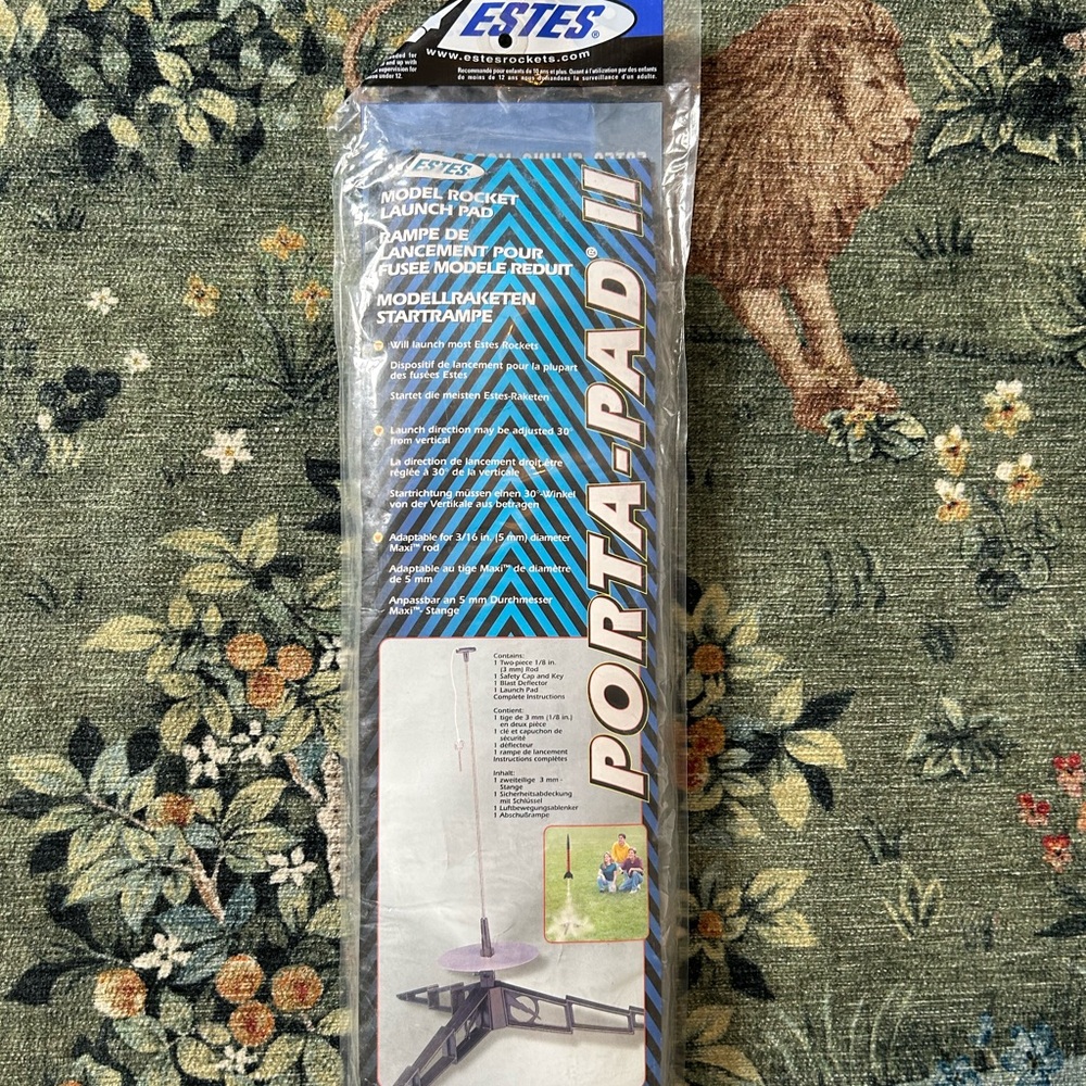 NEW (sealed) Estes model rocket launch pad (Porta-pad II)